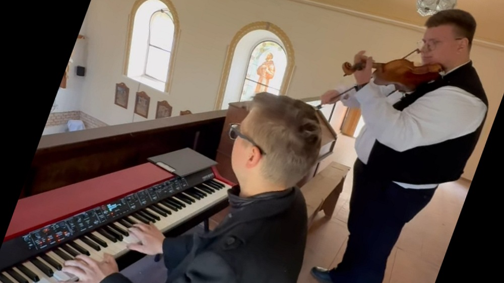 L. Cohen: Hallelujah, hudební doprovod při svatbě